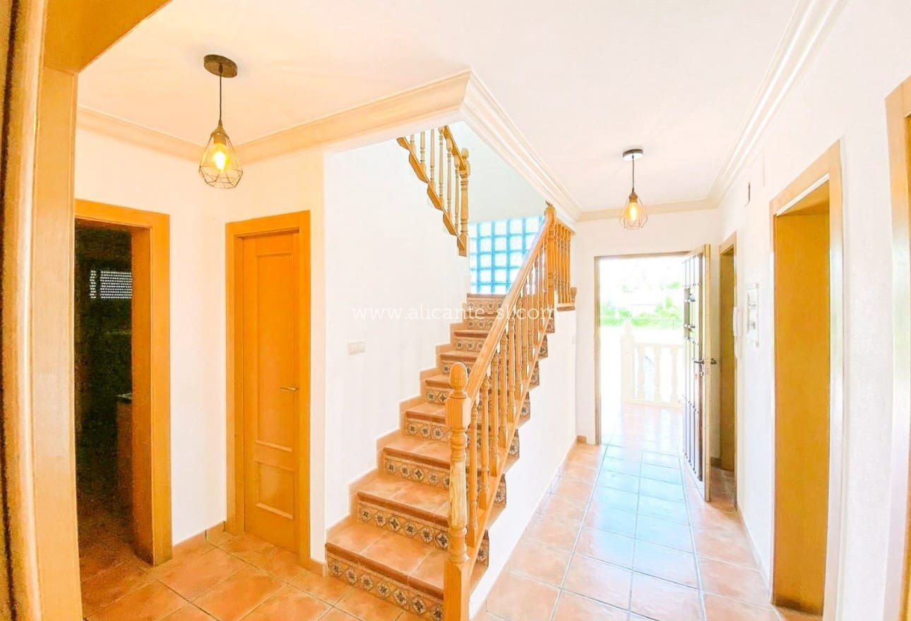 4 bedroom Villa for sale in La Romana with pool garage - € 345,000 (Ref: 9847673)
