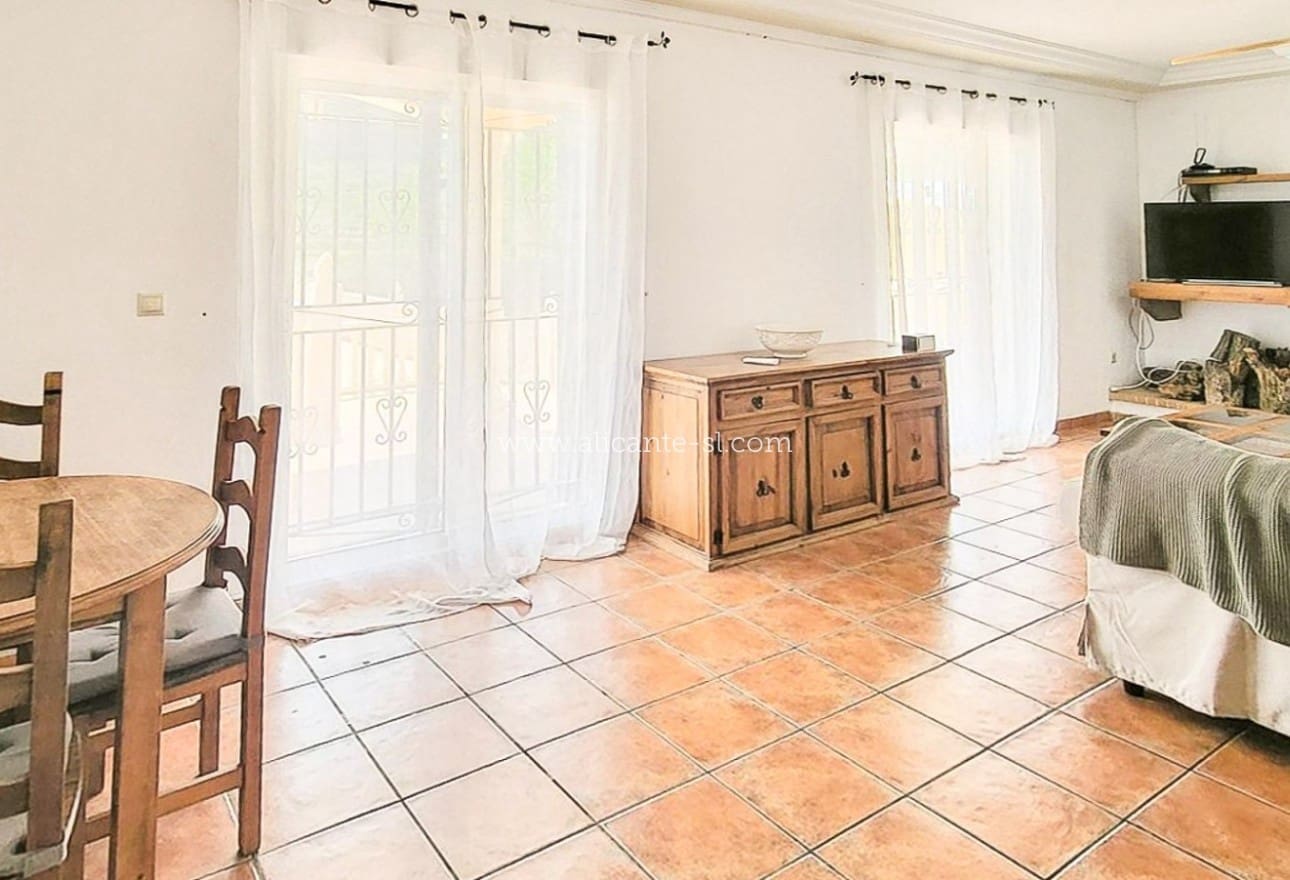 4 bedroom Villa for sale in La Romana with pool garage - € 345,000 (Ref: 9847673)