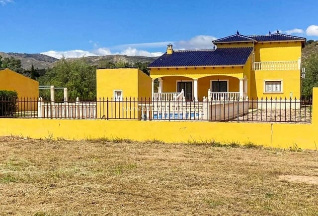4 sypialnia Willa na sprzedaż w La Romana z basenem garażem - 345 000 € (Ref: 9847673)