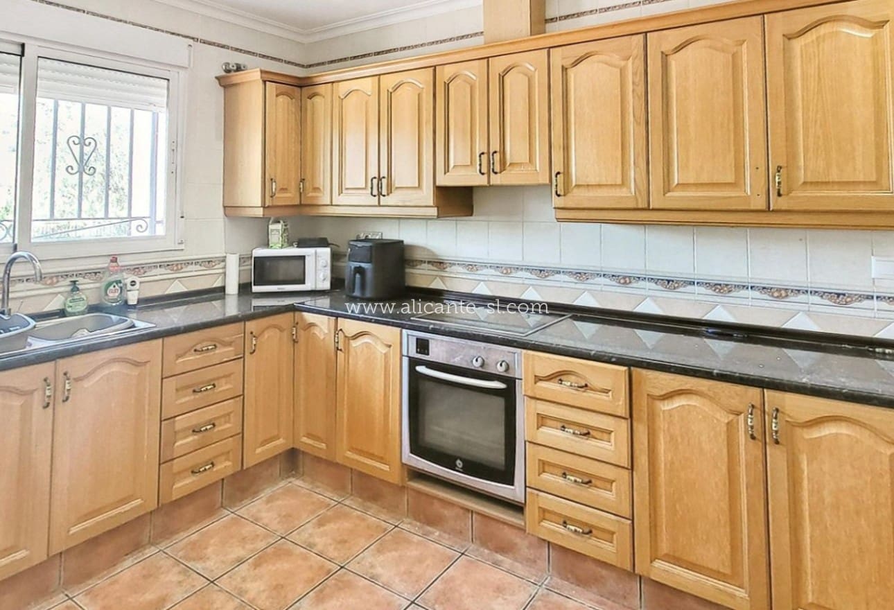 4 bedroom Villa for sale in La Romana with pool garage - € 345,000 (Ref: 9847673)