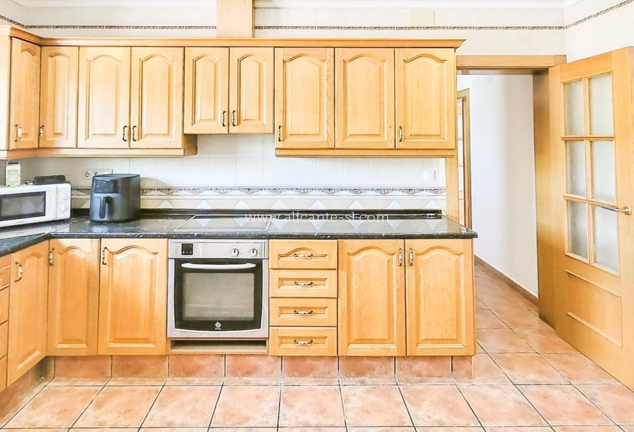 4 bedroom Villa for sale in La Romana with pool garage - € 345,000 (Ref: 9847673)