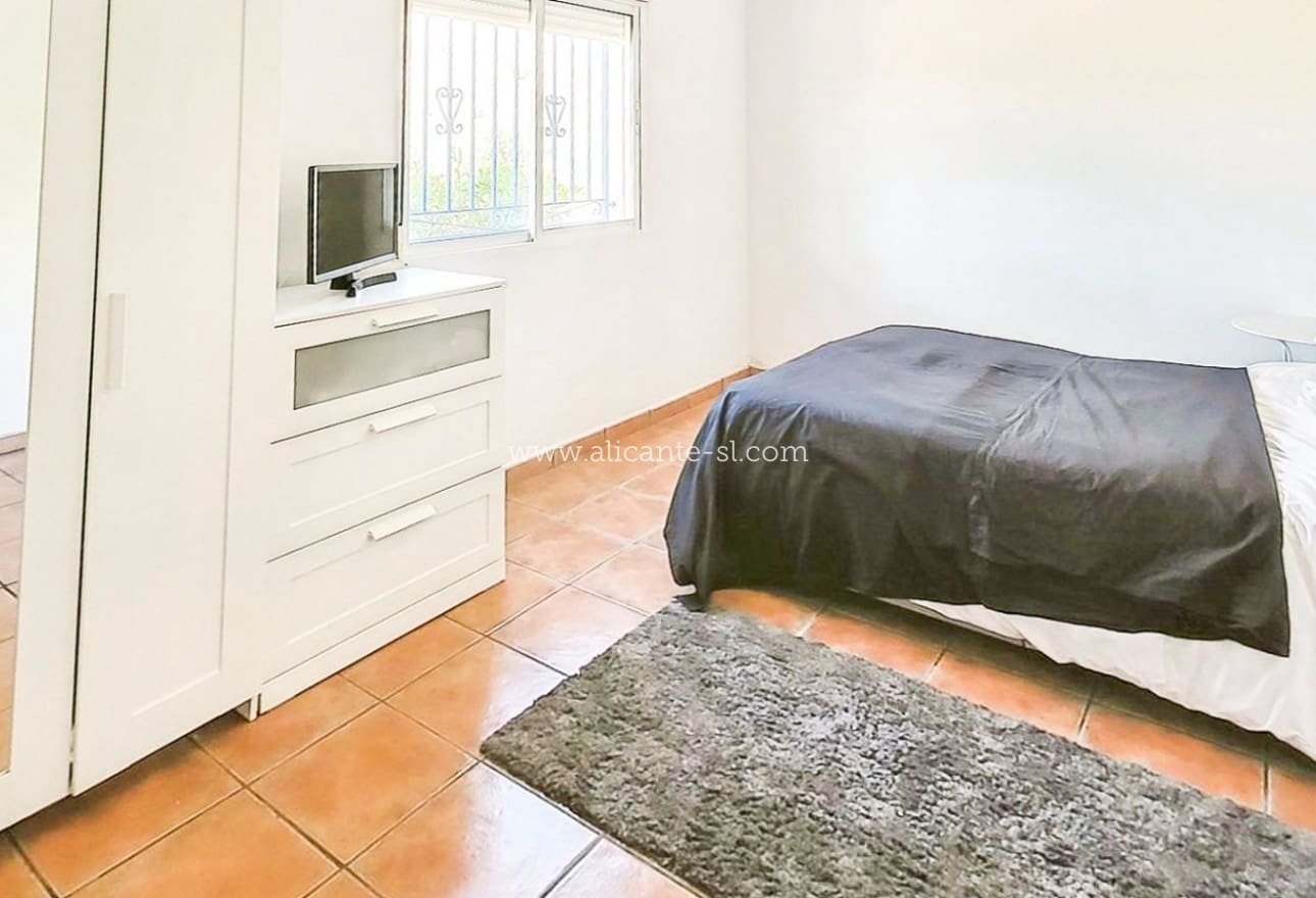 4 bedroom Villa for sale in La Romana with pool garage - € 345,000 (Ref: 9847673)