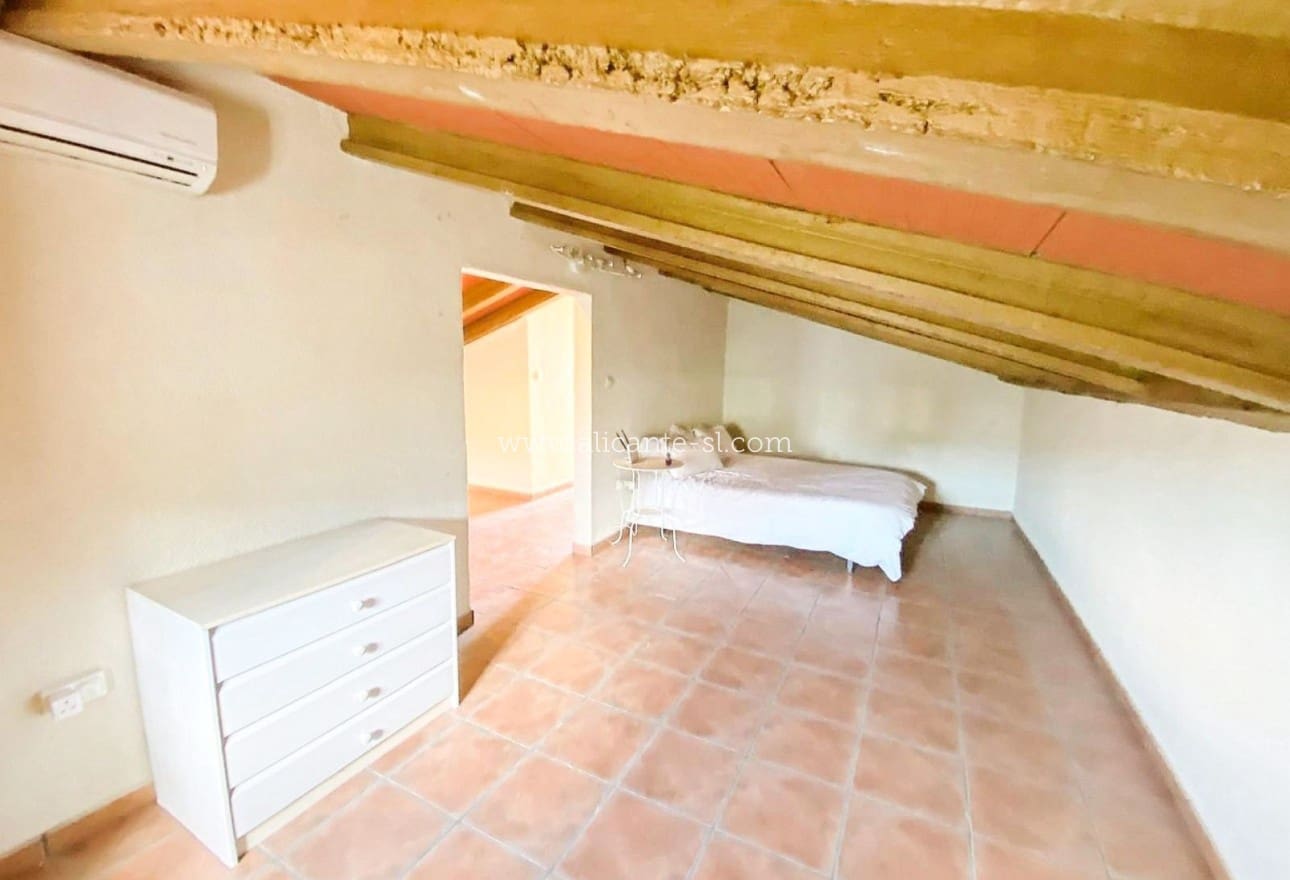 4 bedroom Villa for sale in La Romana with pool garage - € 345,000 (Ref: 9847673)