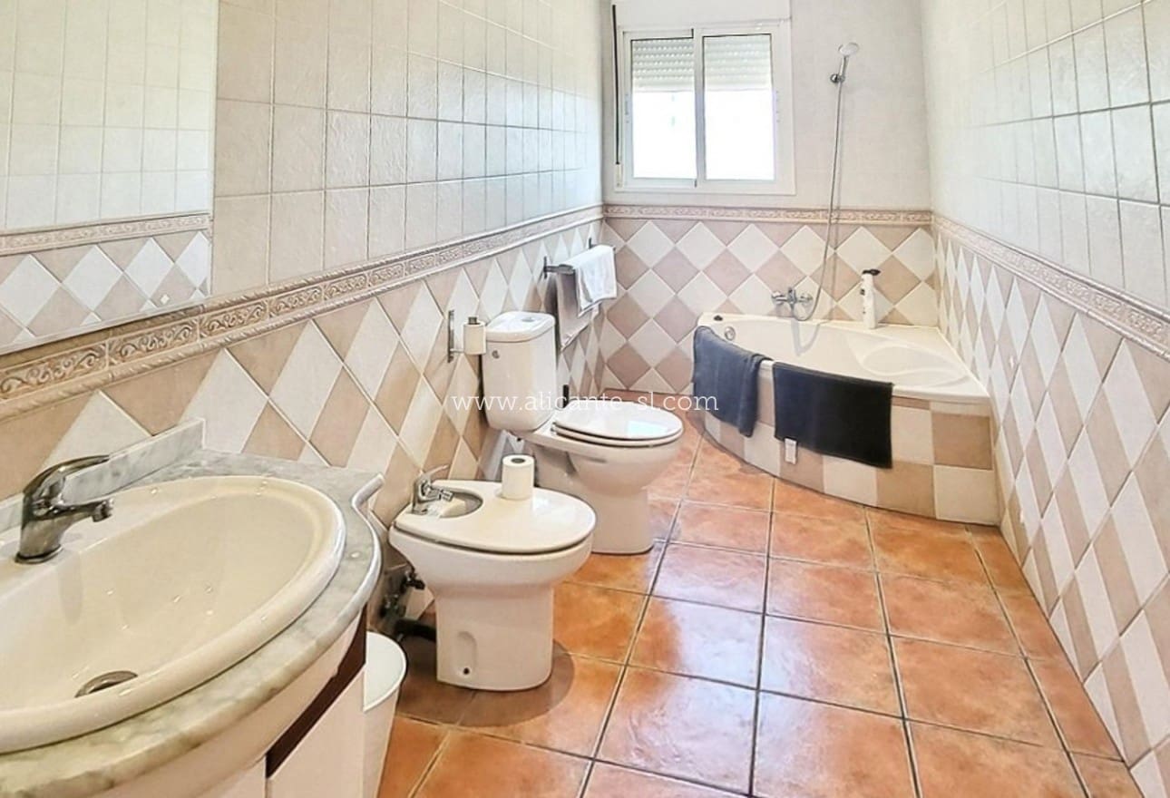 4 bedroom Villa for sale in La Romana with pool garage - € 345,000 (Ref: 9847673)