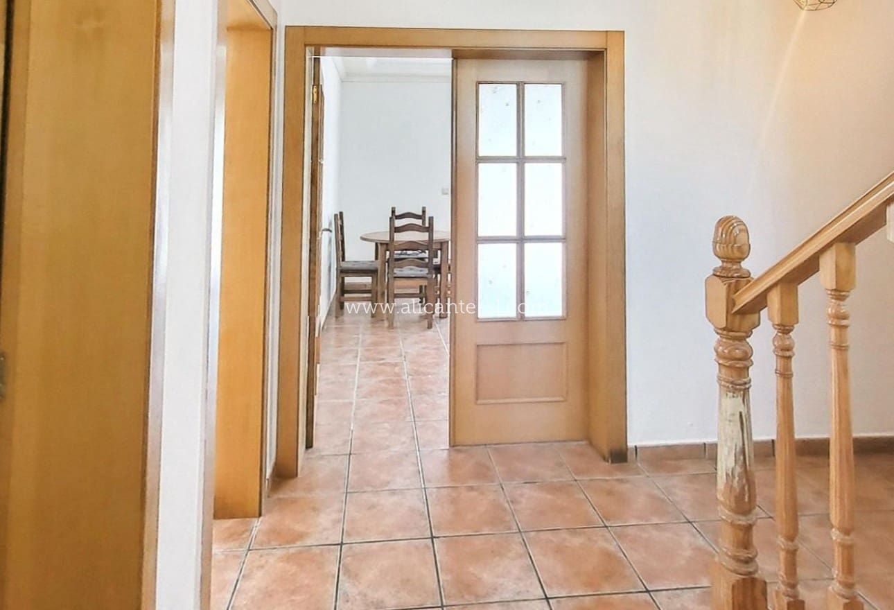 4 bedroom Villa for sale in La Romana with pool garage - € 345,000 (Ref: 9847673)