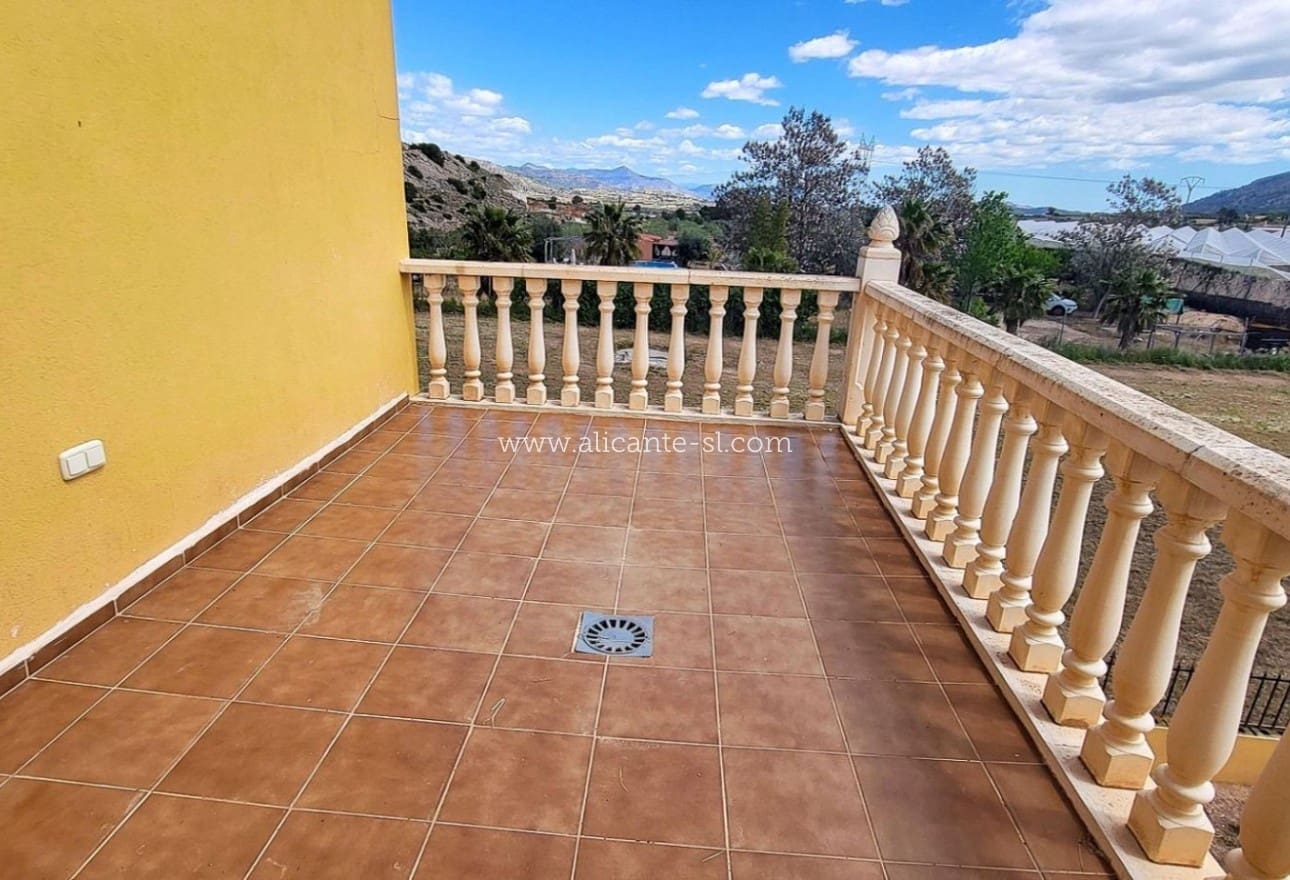 4 bedroom Villa for sale in La Romana with pool garage - € 345,000 (Ref: 9847673)