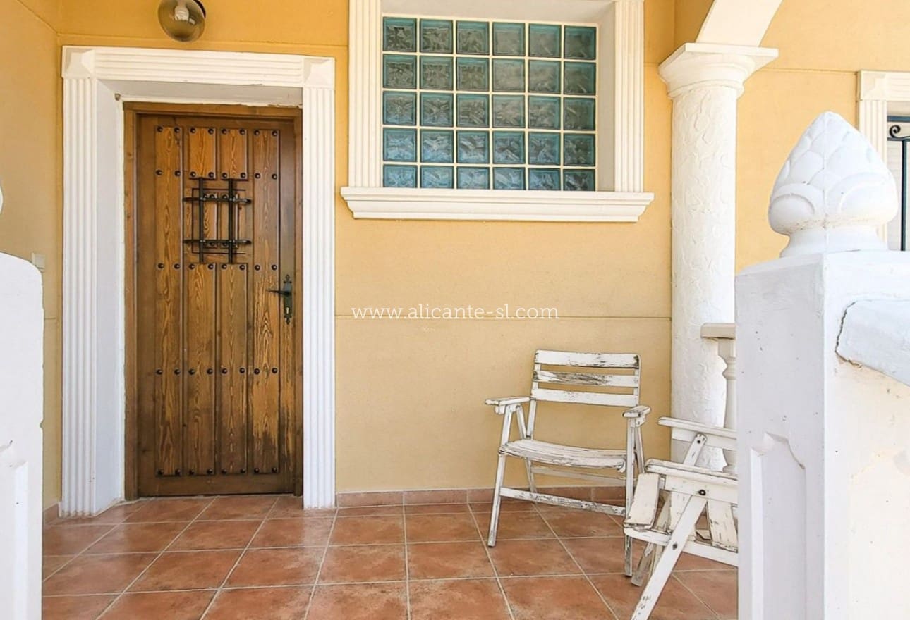 4 bedroom Villa for sale in La Romana with pool garage - € 345,000 (Ref: 9847673)