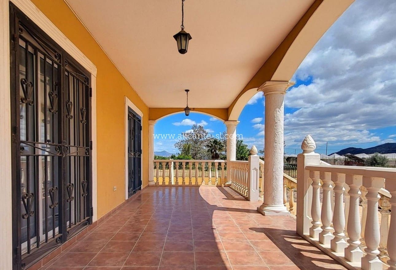 4 bedroom Villa for sale in La Romana with pool garage - € 345,000 (Ref: 9847673)
