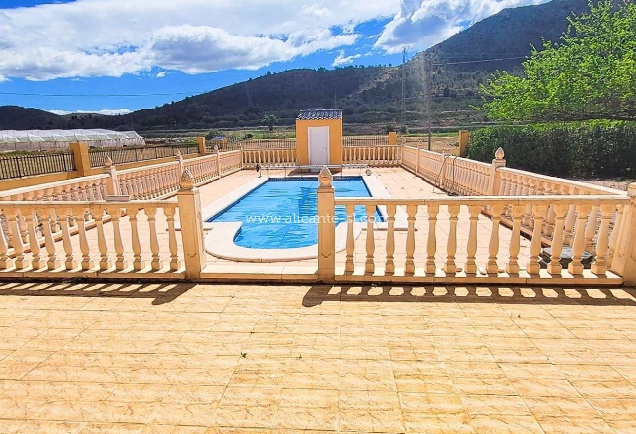 4 bedroom Villa for sale in La Romana with pool garage - € 345,000 (Ref: 9847673)