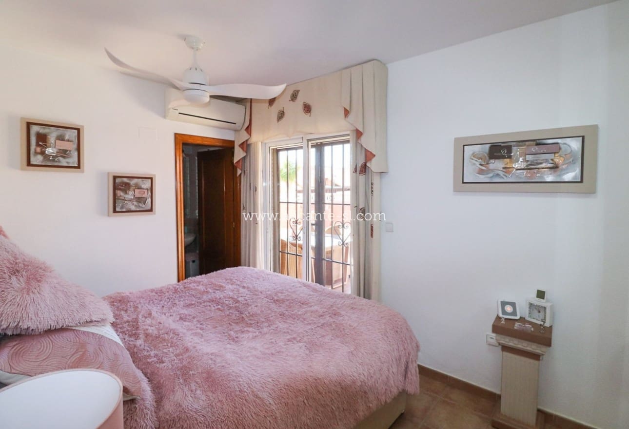 2 bedroom Villa for sale in Fortuna with pool - € 159,000 (Ref: 9848224)