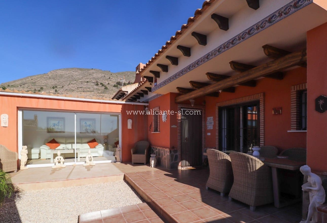 2 bedroom Villa for sale in Fortuna with pool - € 159,000 (Ref: 9848224)