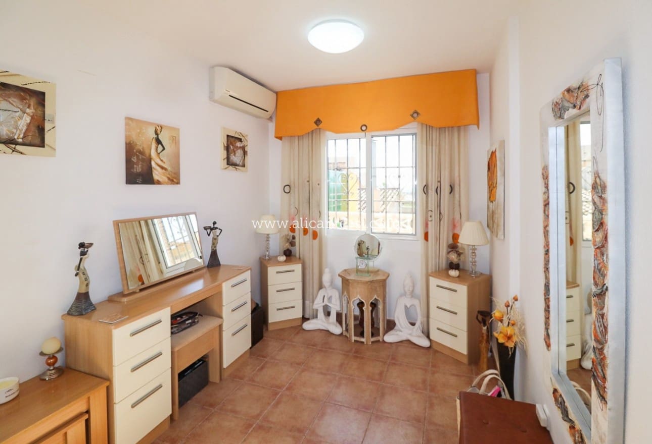 2 bedroom Villa for sale in Fortuna with pool - € 159,000 (Ref: 9848224)