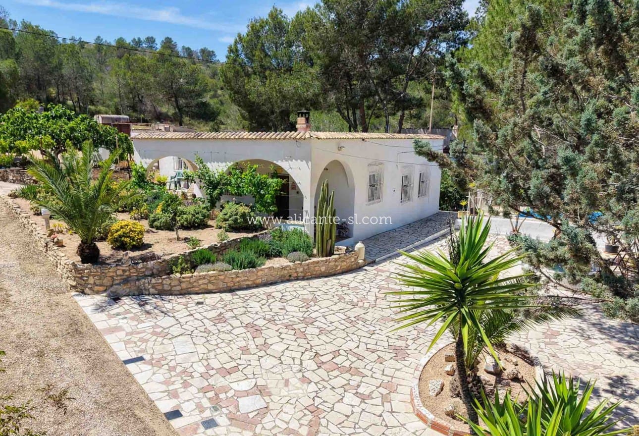 3 bedroom Finca/Country House for sale in Hondon de las Nieves with pool - € 269,950 (Ref: 9850127)