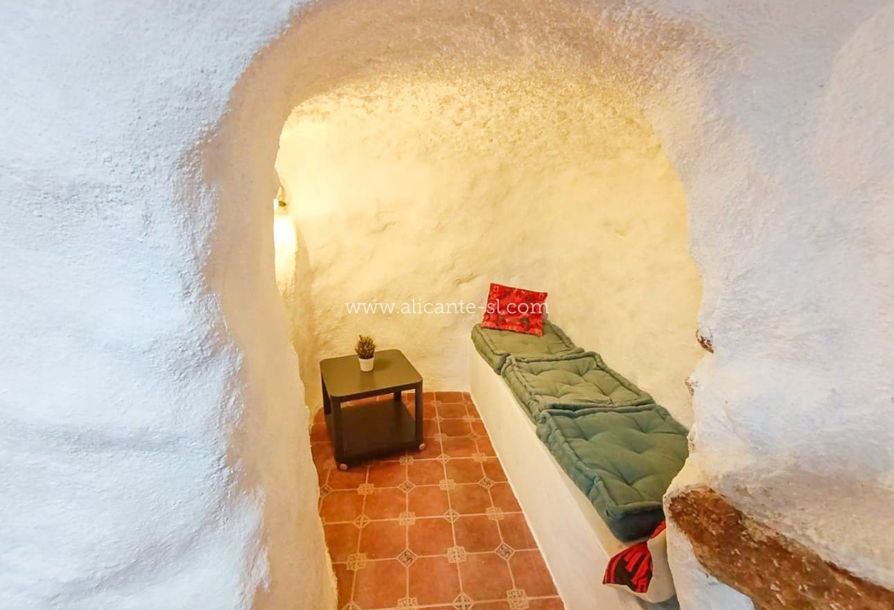 5 soveværelse Finca/Landehus til salg i L'Alguena / Alguenya - € 225.000 (Ref: 9863723)