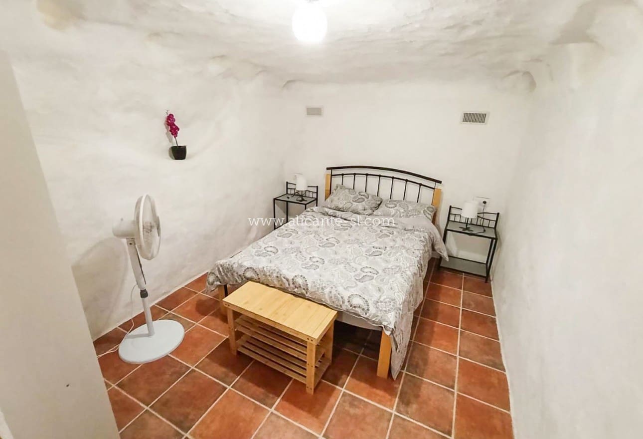 5 soveværelse Finca/Landehus til salg i L'Alguena / Alguenya - € 225.000 (Ref: 9863723)