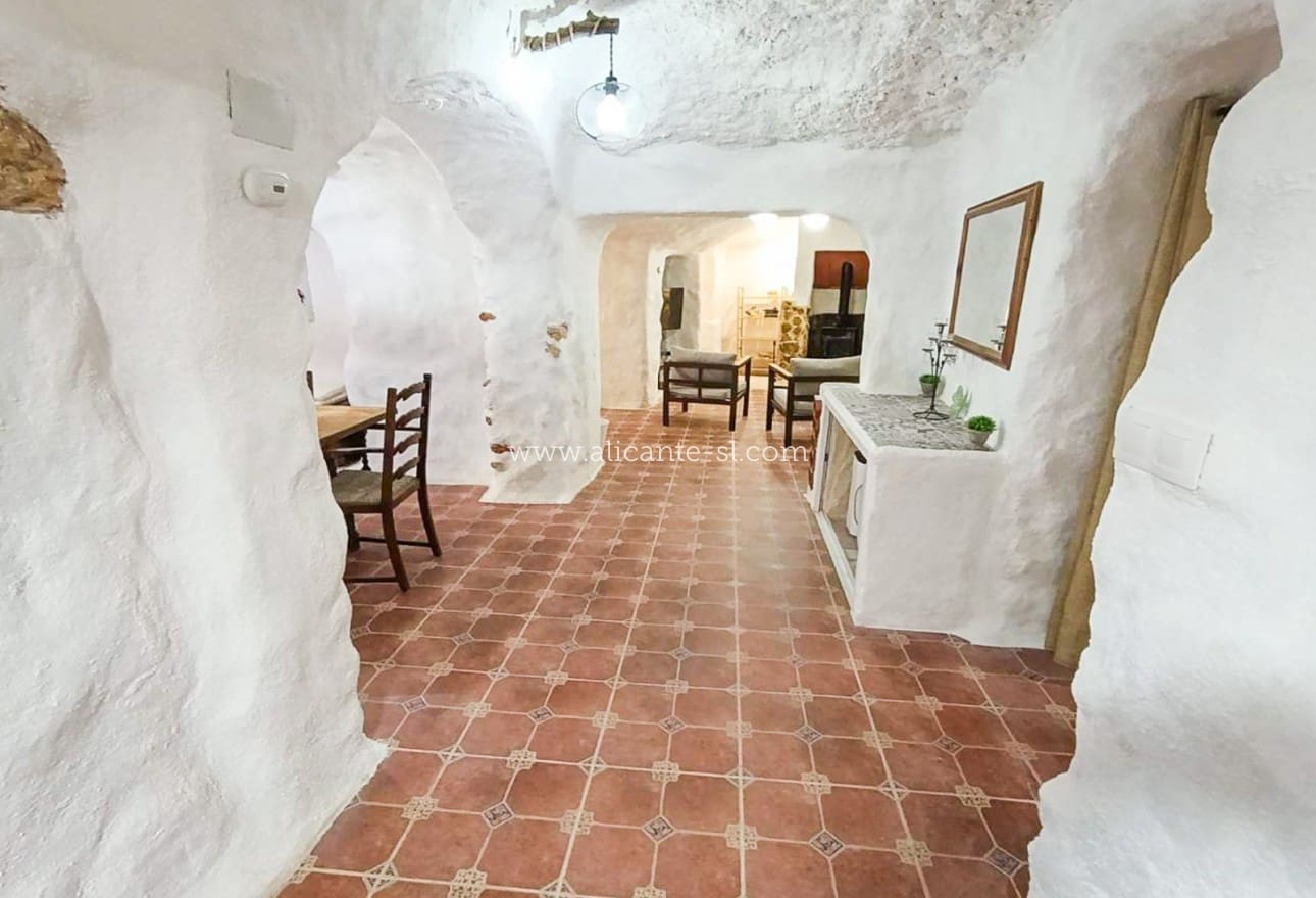 5 soveværelse Finca/Landehus til salg i L'Alguena / Alguenya - € 225.000 (Ref: 9863723)