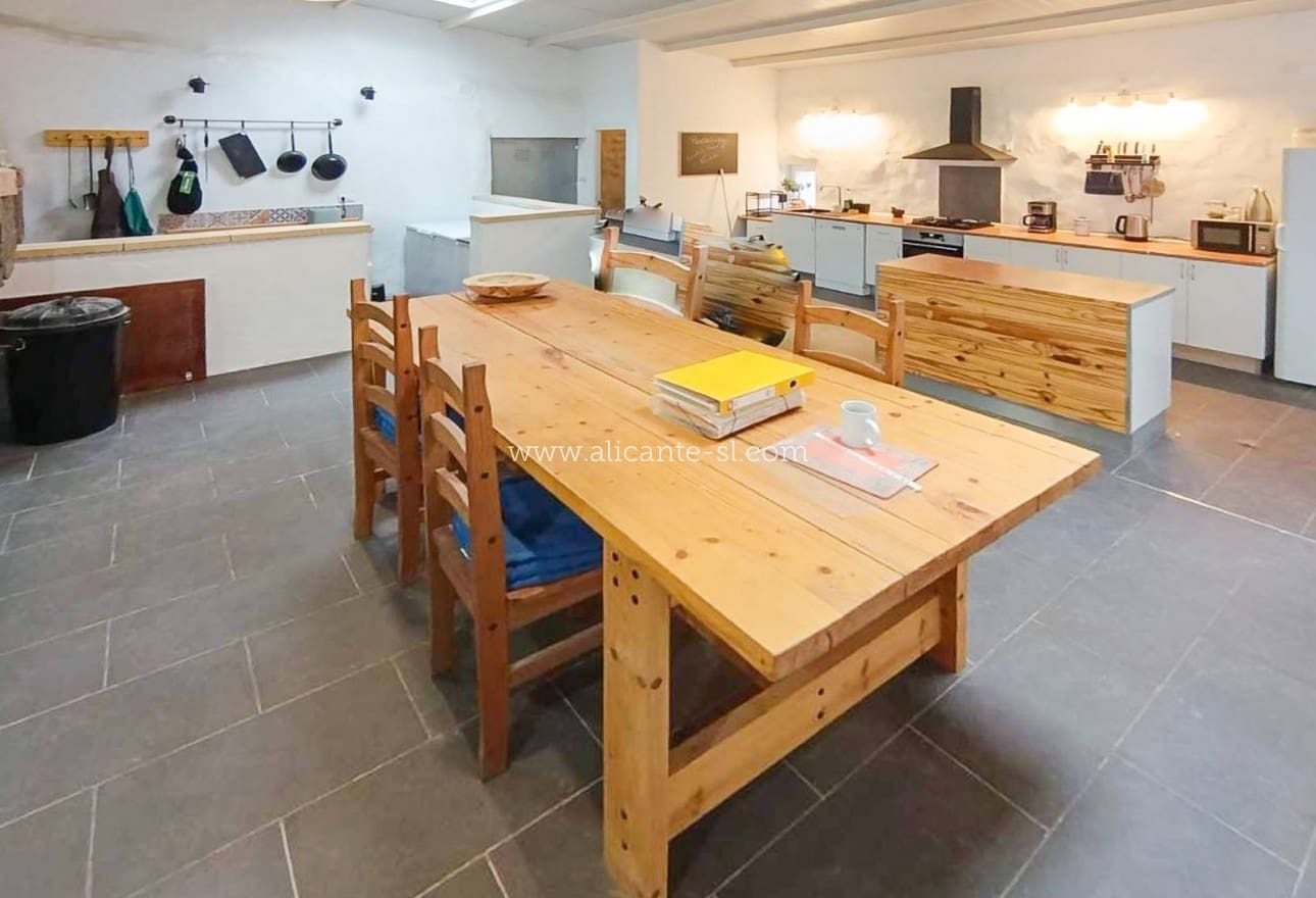 5 soveværelse Finca/Landehus til salg i L'Alguena / Alguenya - € 225.000 (Ref: 9863723)