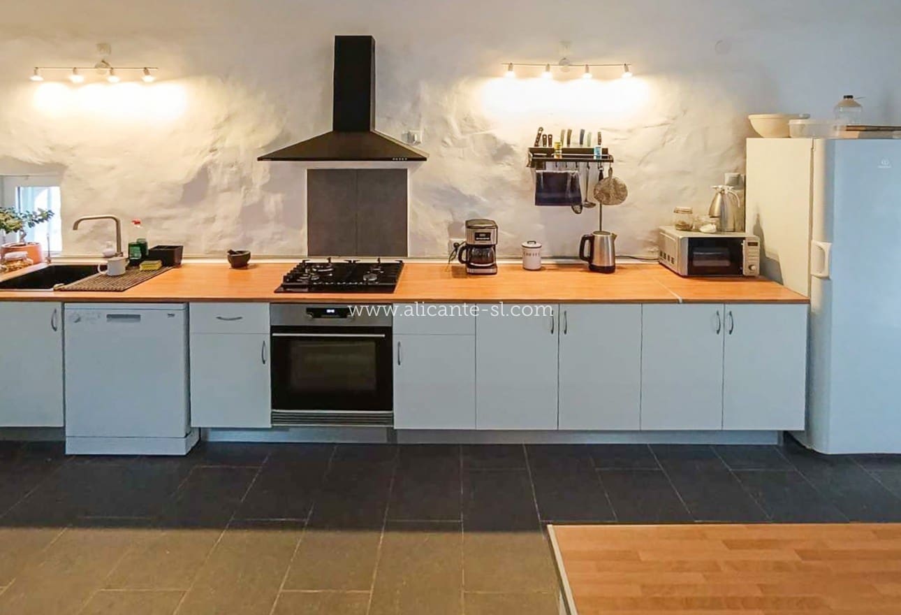 5 soveværelse Finca/Landehus til salg i L'Alguena / Alguenya - € 225.000 (Ref: 9863723)