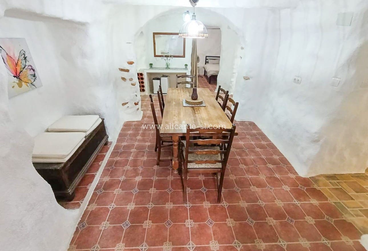 5 soveværelse Finca/Landehus til salg i L'Alguena / Alguenya - € 225.000 (Ref: 9863723)