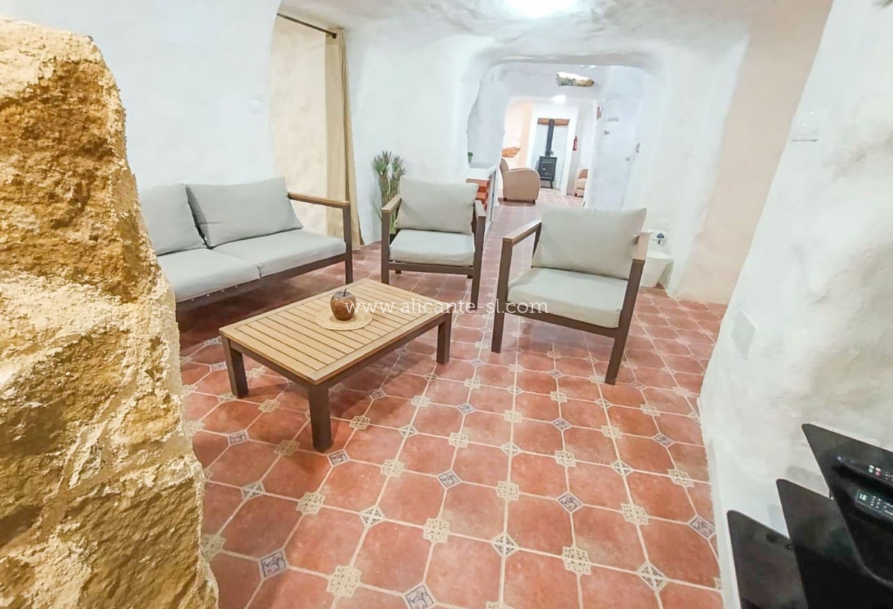 5 soveværelse Finca/Landehus til salg i L'Alguena / Alguenya - € 225.000 (Ref: 9863723)