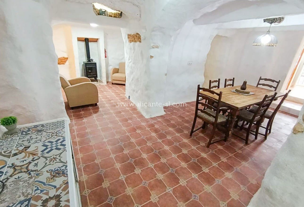 5 soveværelse Finca/Landehus til salg i L'Alguena / Alguenya - € 225.000 (Ref: 9863723)