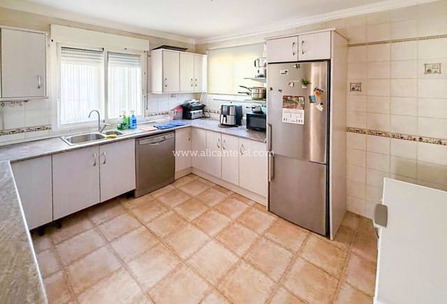3 makuuhuone Huvila myytävänä paikassa Macisvenda, Abanilla mukana uima-altaan - 245 000 € (Ref: 9863725)