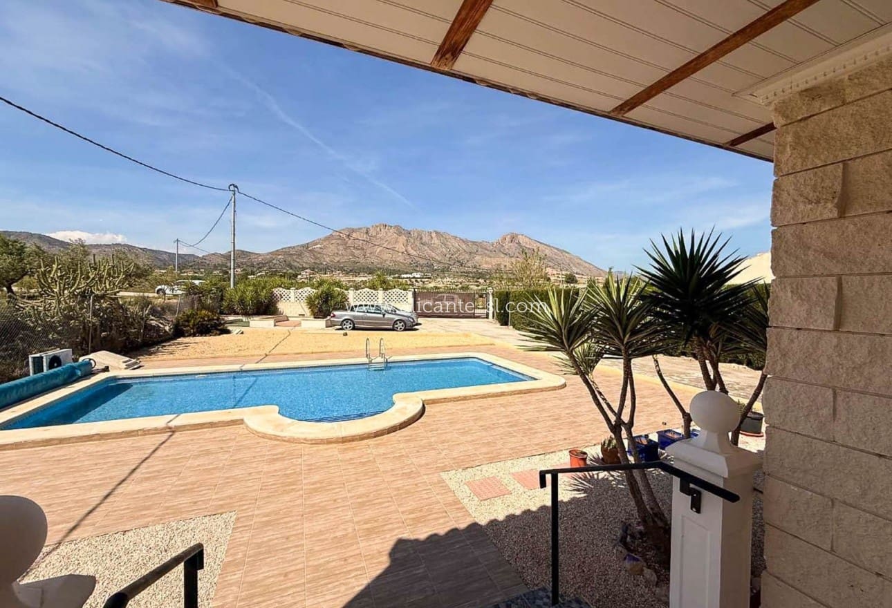 3 bedroom Villa for sale in Macisvenda with pool - € 245,000 (Ref: 9863725)