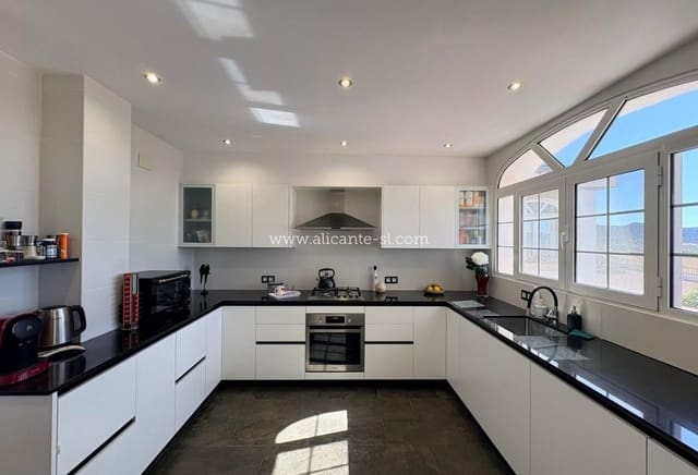 4 sypialnia Willa na sprzedaż w Monóvar / Monóver z basenem garażem - 525 000 € (Ref: 9953235)