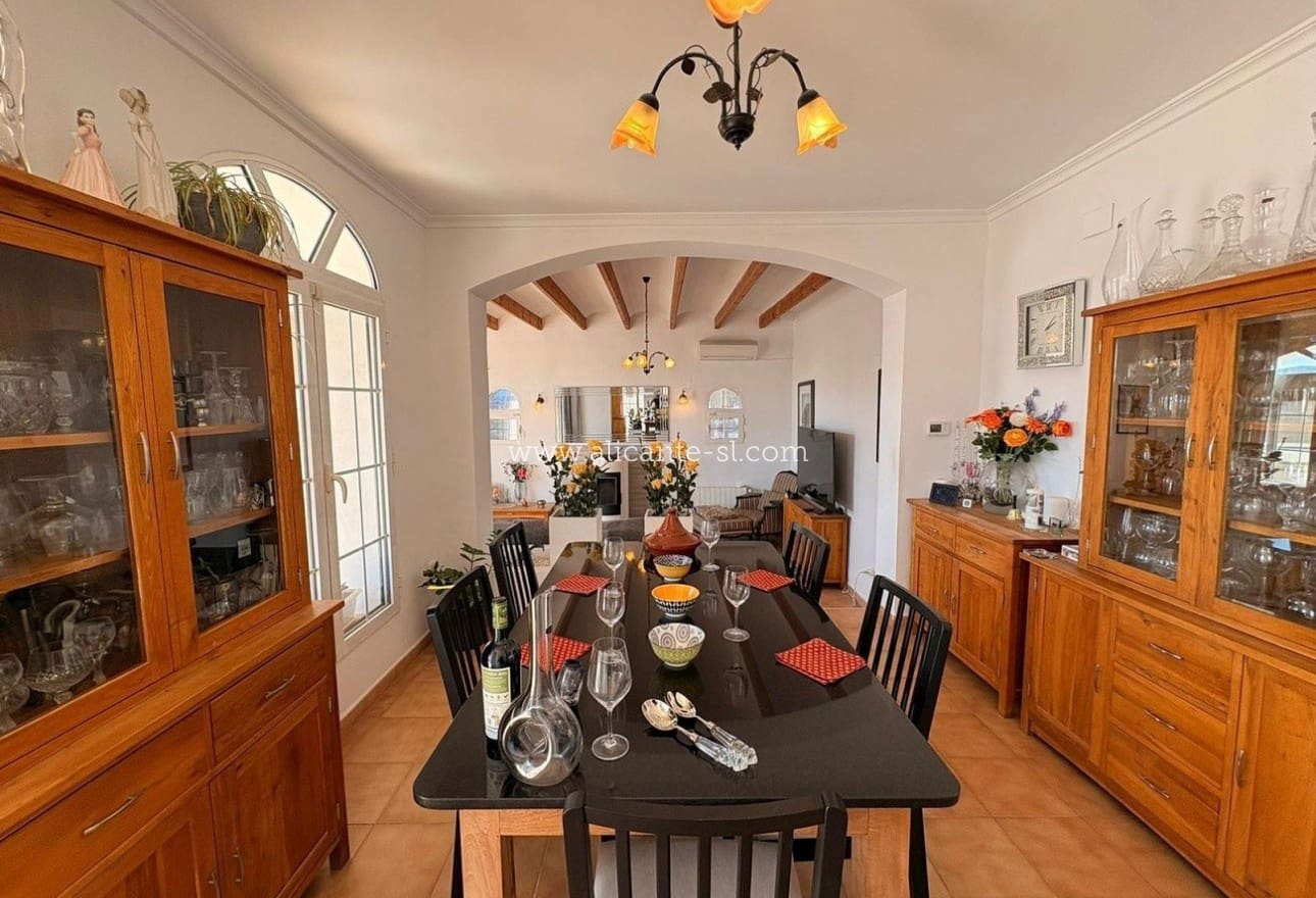 4 sypialnia Willa na sprzedaż w Monovar / Monover z basenem garażem - 525 000 € (Ref: 9953235)