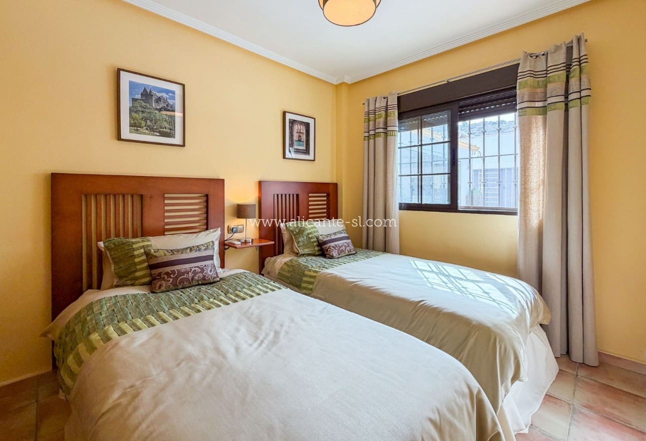 3 quarto Moradia para venda em Hondon de las Nieves com piscina - 279 950 € (Ref: 9980076)