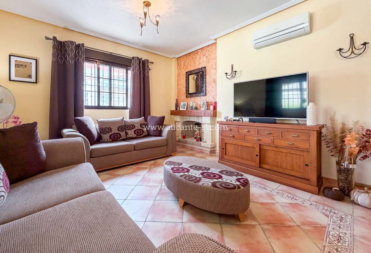 3 quarto Moradia para venda em Hondon de las Nieves com piscina - 279 950 € (Ref: 9980076)