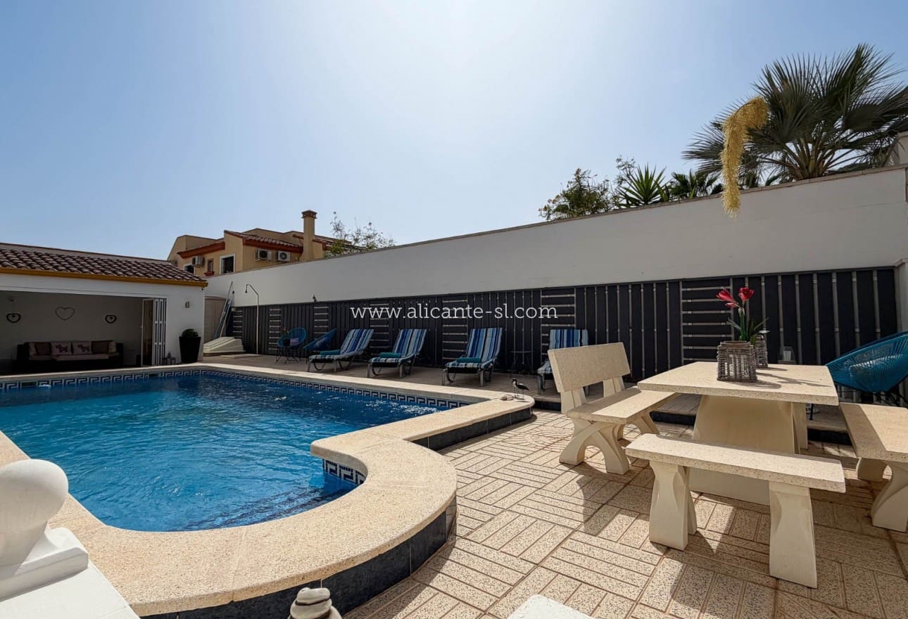 3 quarto Moradia para venda em Hondon de las Nieves com piscina - 279 950 € (Ref: 9980076)
