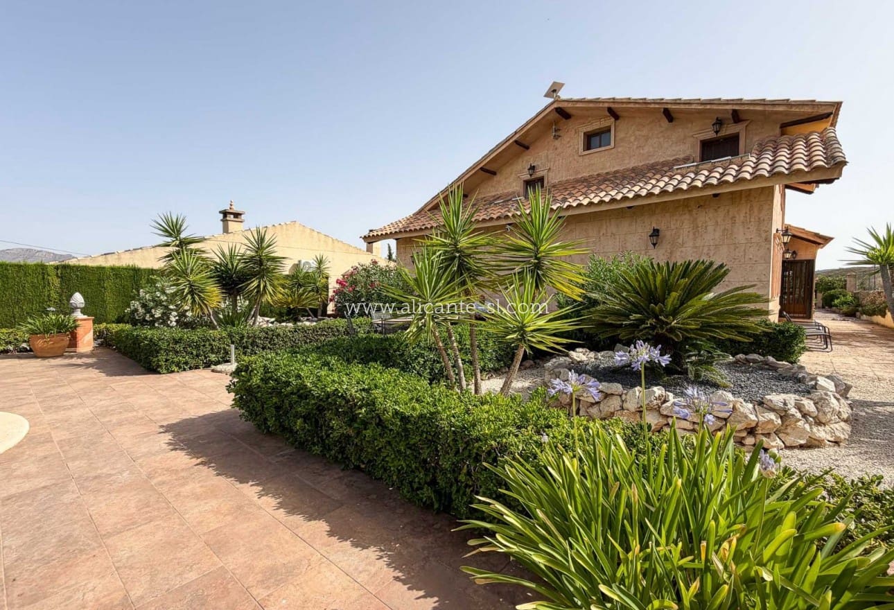 4 slaapkamer Villa te koop in Hondon de los Frailes met zwembad - € 379.950 (Ref: 9981380)