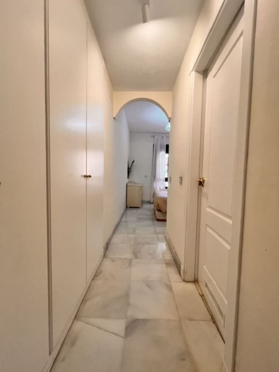 Appartement de 2 chambres à louer à Estepona avec piscine garage - 1 700 € (Ref: 10000206)