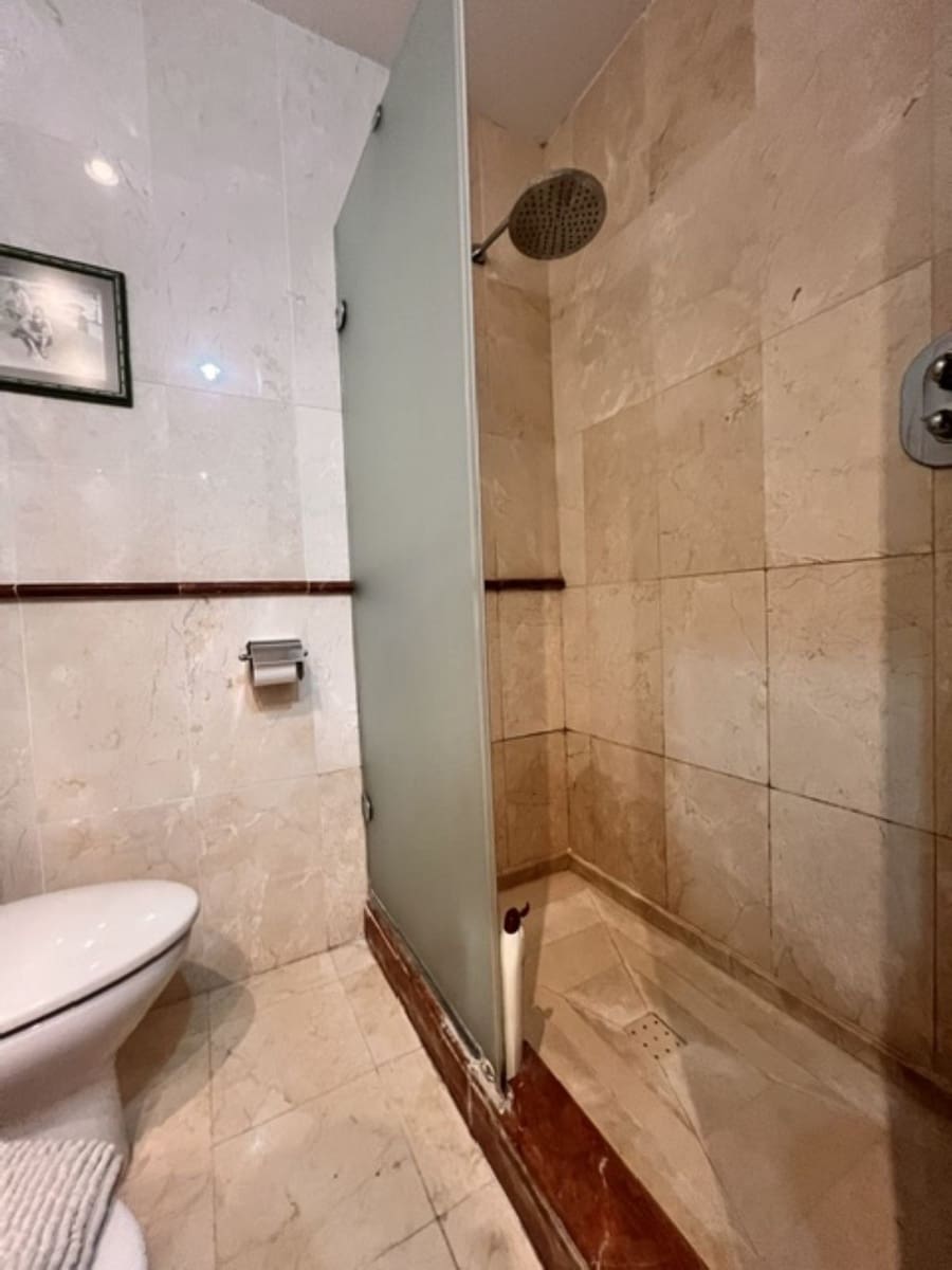 Appartement de 2 chambres à louer à Estepona avec piscine garage - 1 700 € (Ref: 10000206)