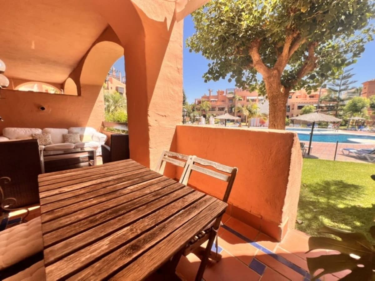 Appartement de 2 chambres à louer à Estepona avec piscine garage - 1 700 € (Ref: 10000206)