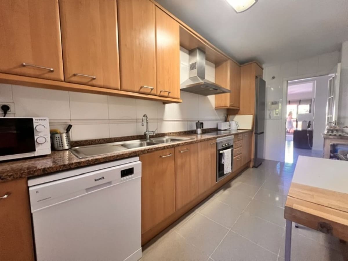 Appartement de 2 chambres à louer à Estepona avec piscine garage - 1 700 € (Ref: 10000206)