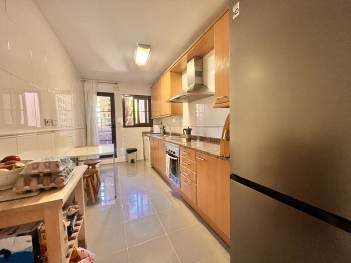 Appartement de 2 chambres à louer à Estepona avec piscine garage - 1 700 € (Ref: 10000206)