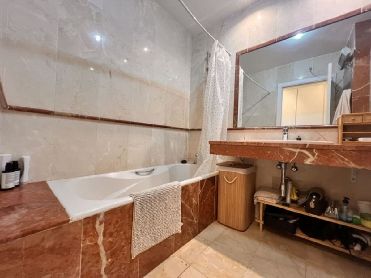 Appartement de 2 chambres à louer à Estepona avec piscine garage - 1 700 € (Ref: 10000206)