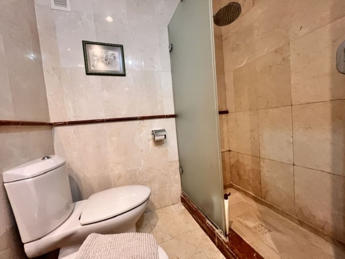 Appartement de 2 chambres à louer à Estepona avec piscine garage - 1 700 € (Ref: 10000206)