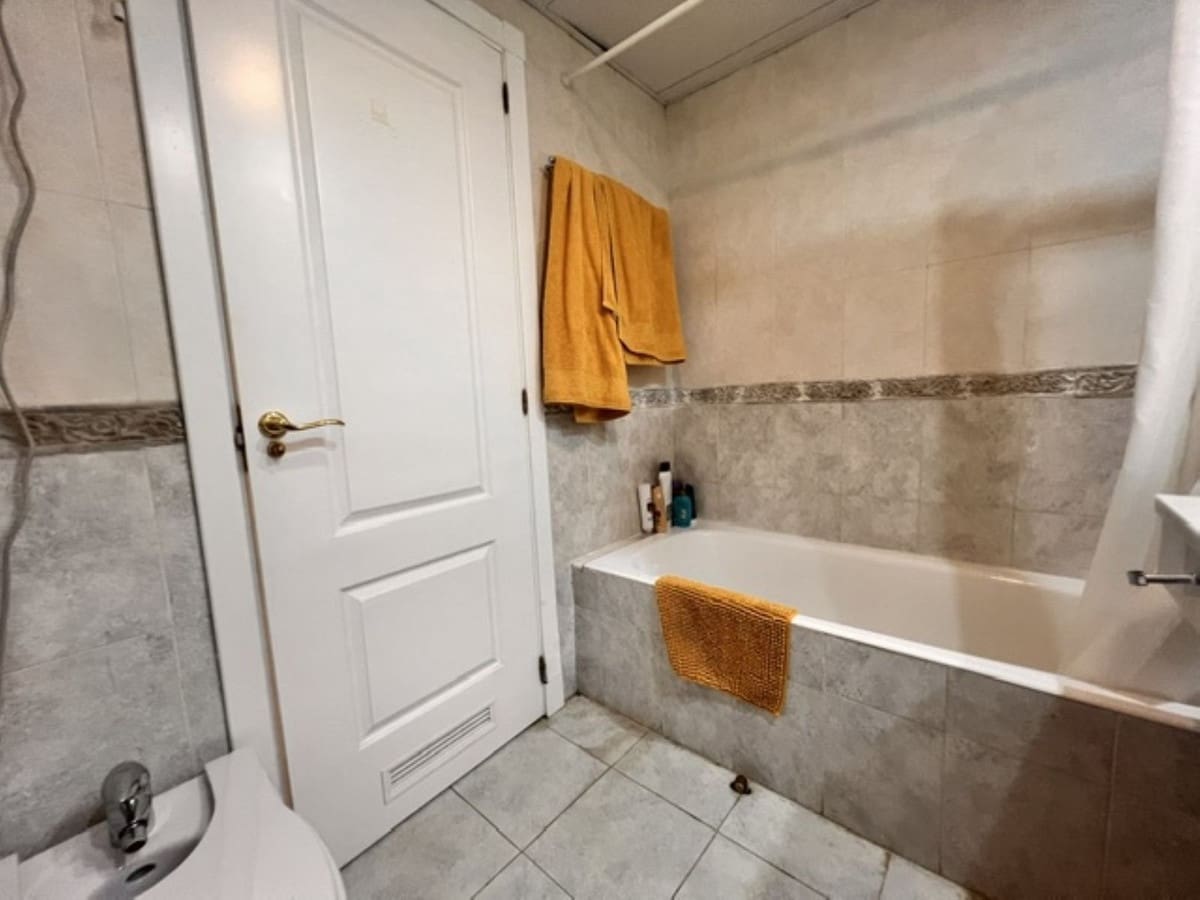 Appartement de 2 chambres à louer à Estepona avec piscine garage - 1 700 € (Ref: 10000206)