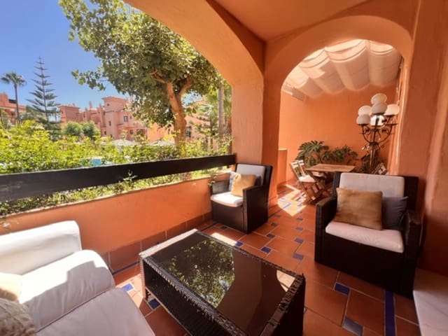 Appartement de 2 chambres à louer à Estepona avec piscine garage - 1 700 € (Ref: 10000206)