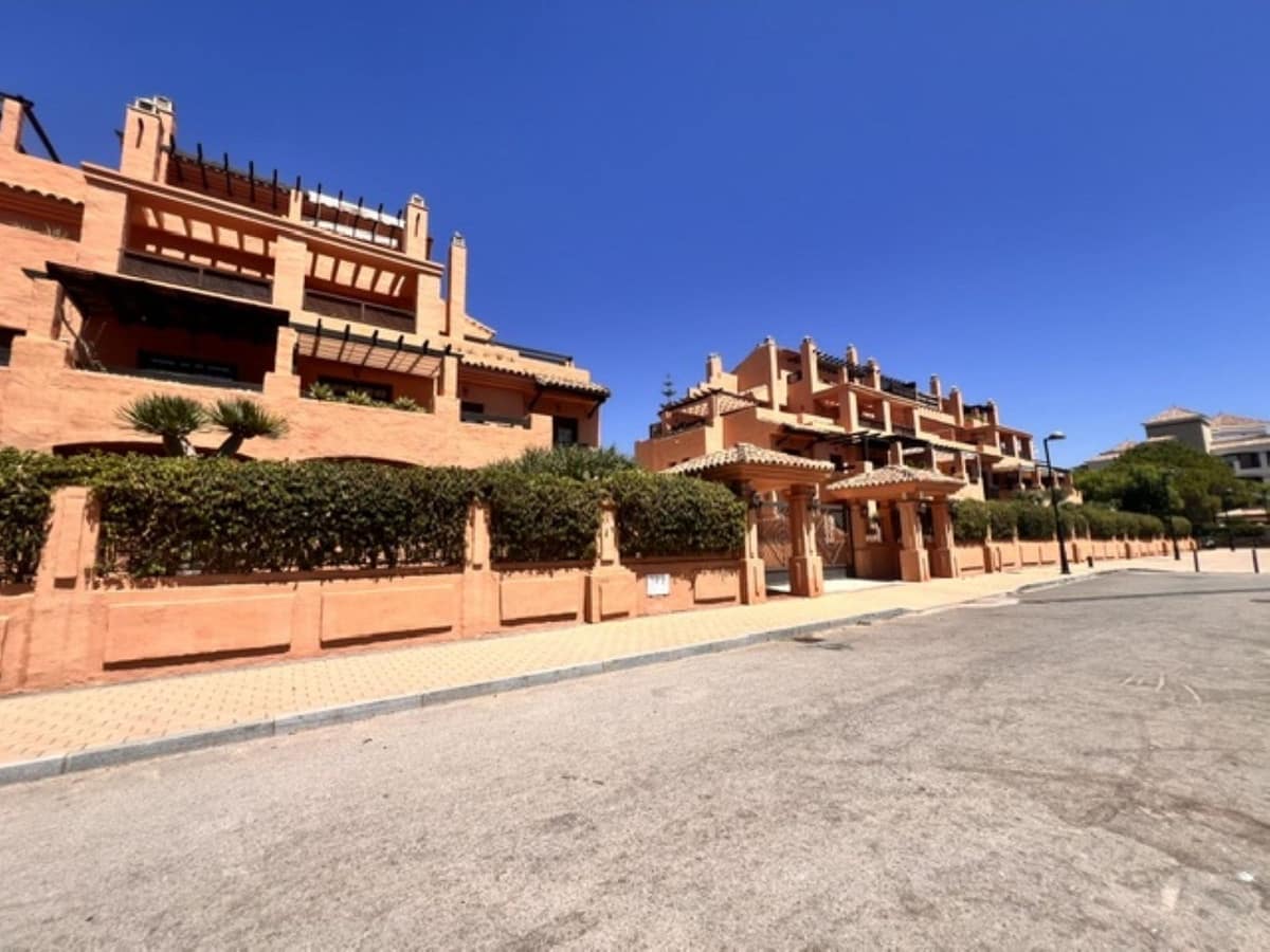 Appartement de 2 chambres à louer à Estepona avec piscine garage - 1 700 € (Ref: 10000206)