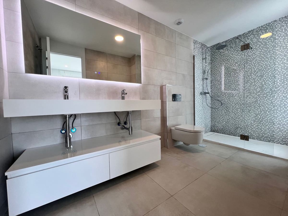 3 bedroom Apartment for sale in La Cala de Mijas with pool garage - € 990,000 (Ref: 10014807)