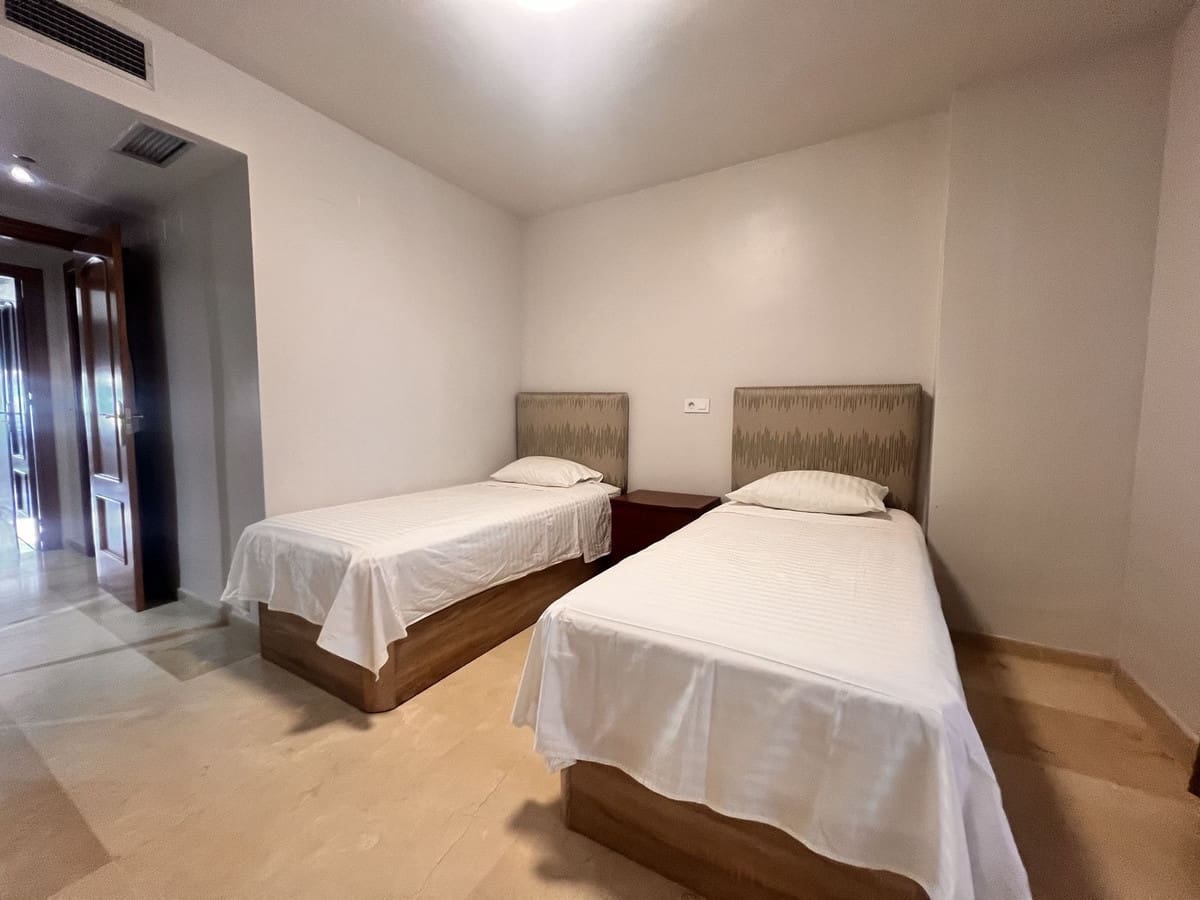 2 soverom Leilighet til leie i Guadalmina med svømmebasseng garasje - € 1 900 (Ref: 10019860)