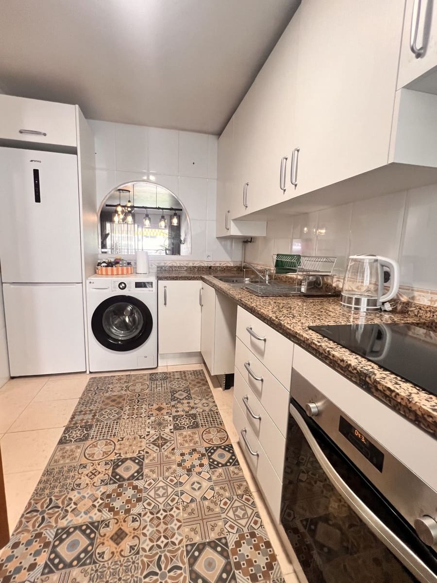 2 soverom Leilighet til leie i Guadalmina med svømmebasseng garasje - € 1 900 (Ref: 10019860)