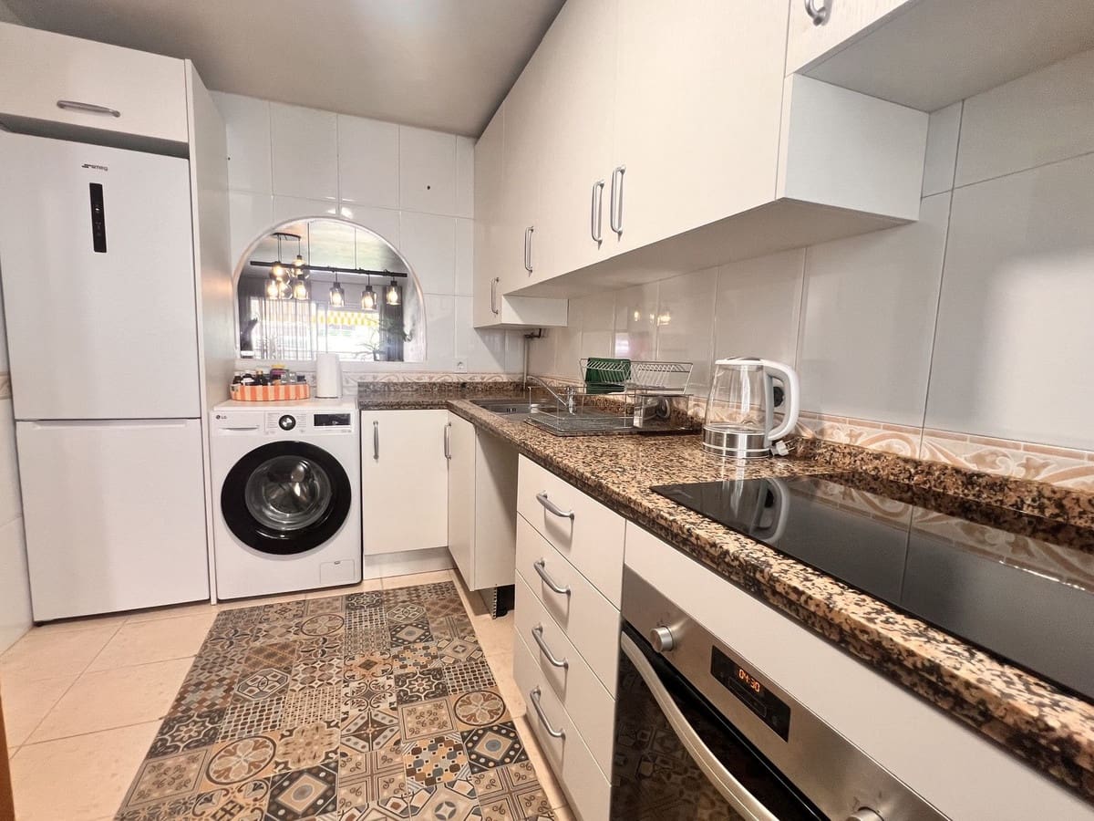 2 soverom Leilighet til leie i Guadalmina med svømmebasseng garasje - € 1 900 (Ref: 10019860)