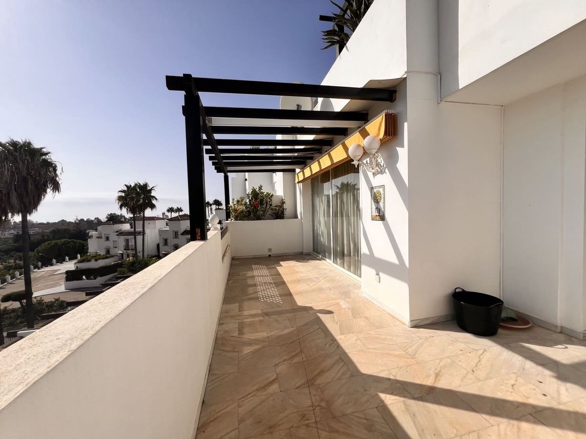 2 bedroom Penthouse for sale in Bel-Air with pool garage - € 410,000 (Ref: 10093863)