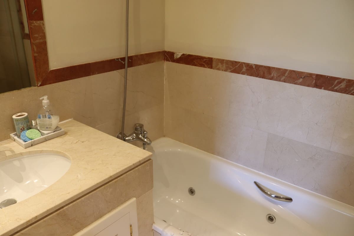 2 soveværelse Lejlighed til leje i Guadalmina med swimmingpool garage - € 1.850 (Ref: 10130688)