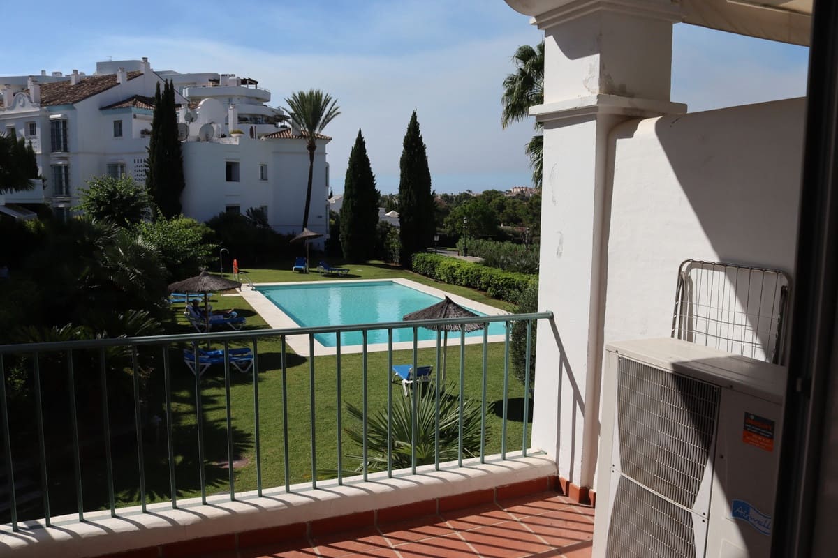 2 soveværelse Lejlighed til leje i Guadalmina med swimmingpool garage - € 1.850 (Ref: 10130688)